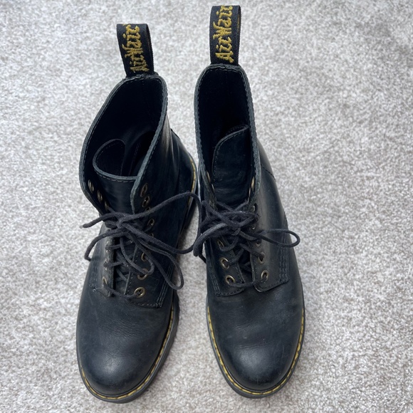 Dr. Martens Shriver Hi Wyoming Leather Heeled Boots Black 5 - Picture 2 of 7